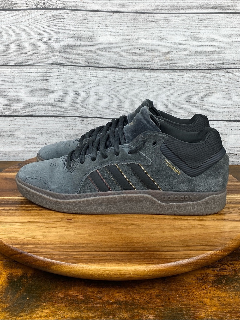 adidas Tyshawn Remastered Carbon Black Preloved Brown Shoe IG5271 Men’s Size 13